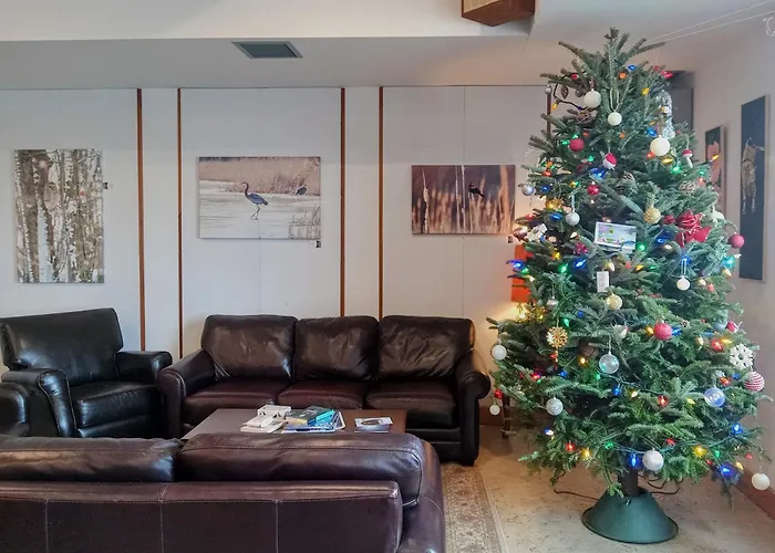 Hotel Wolfe Island