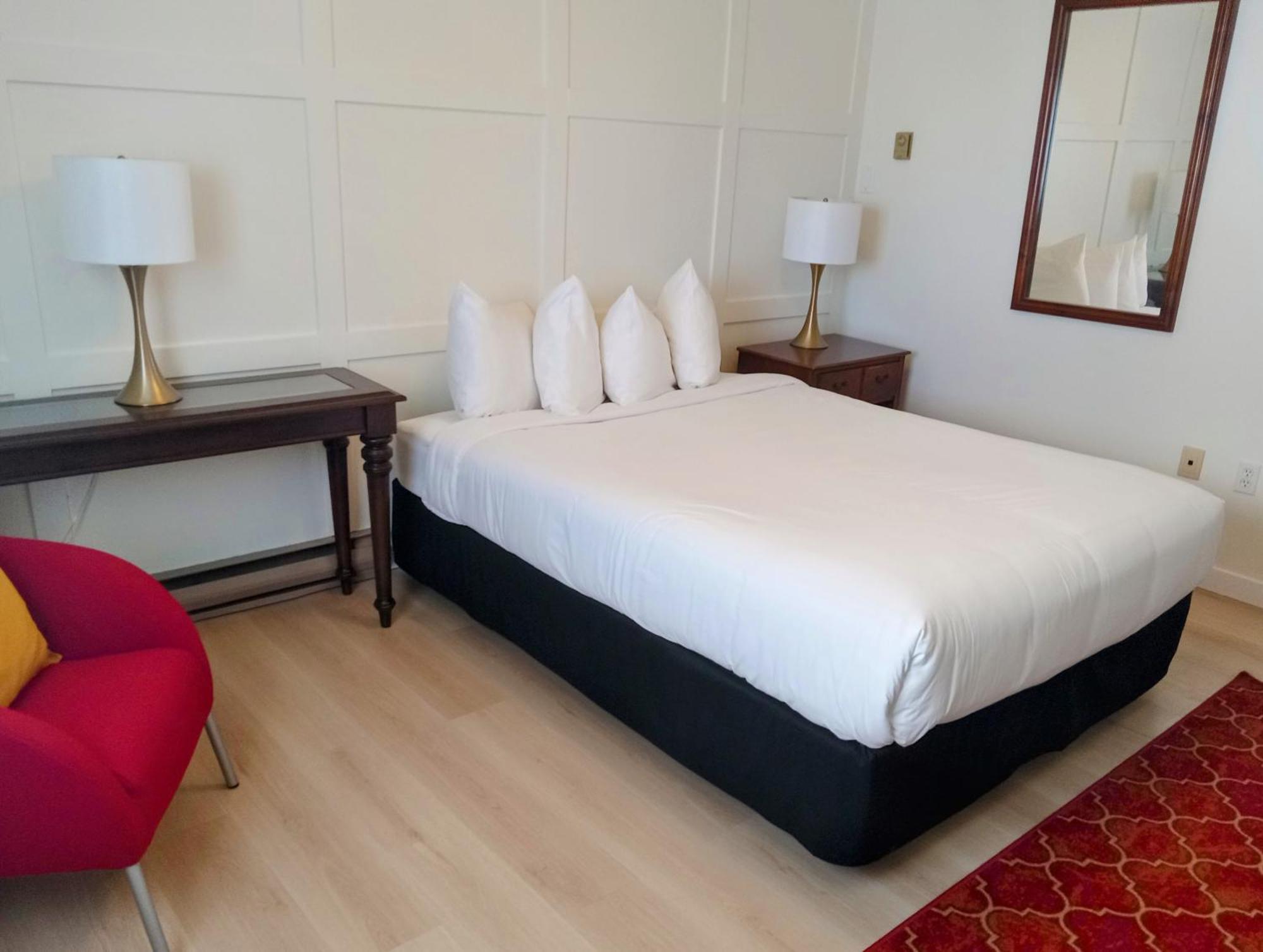 Hotel Wolfe Island *