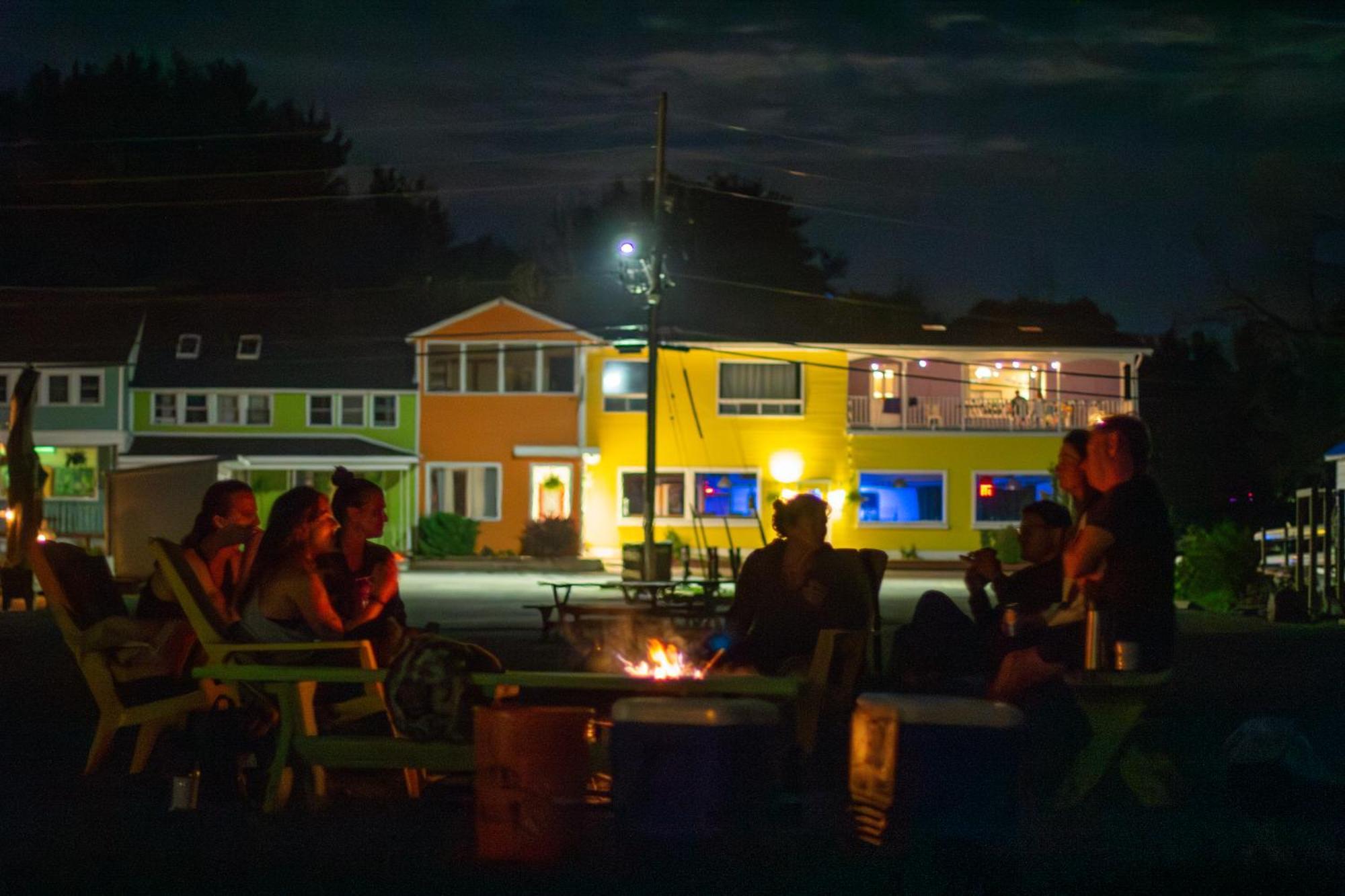 Wolfe Island Hotel