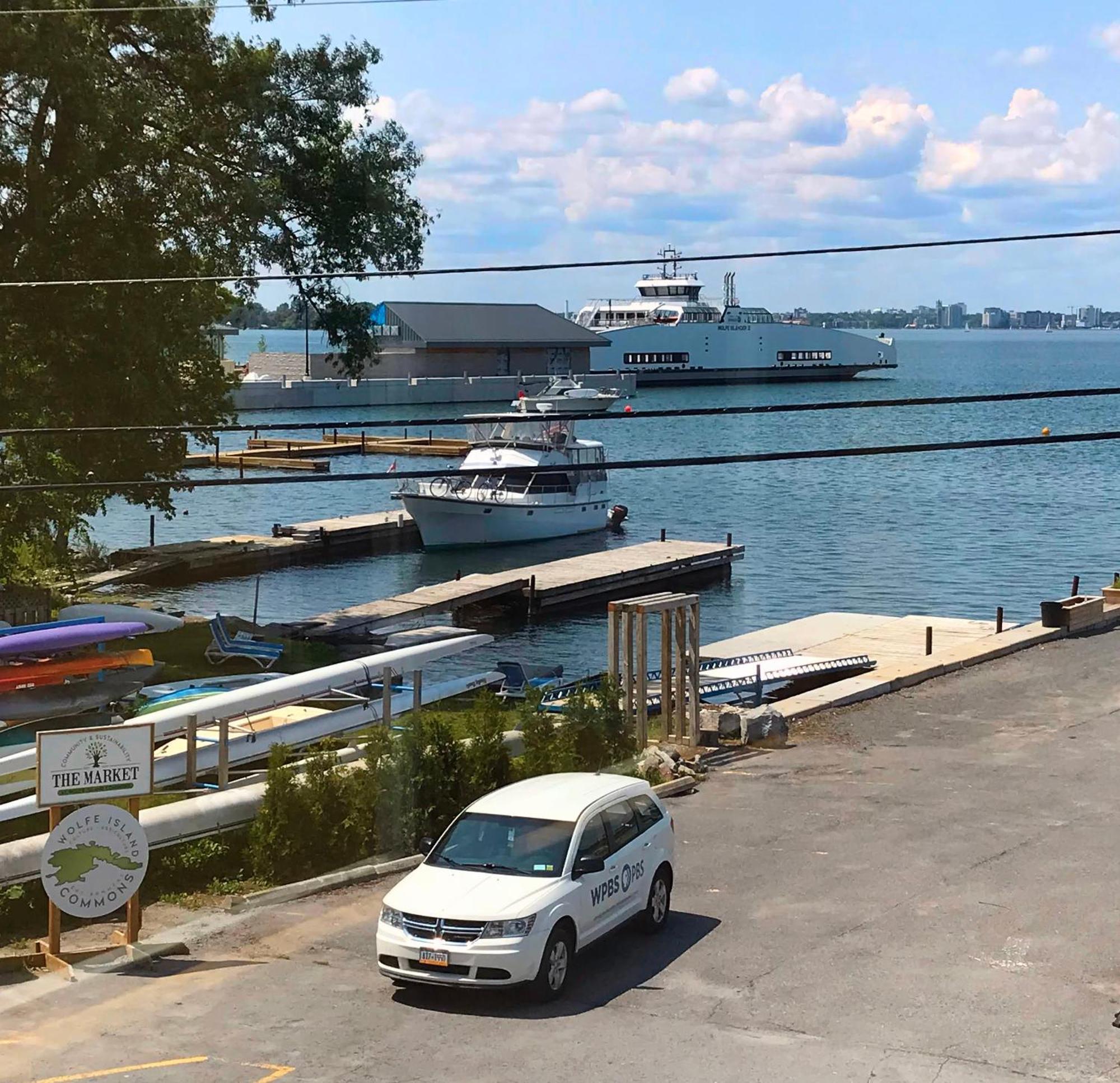 Hotel Wolfe Island *
