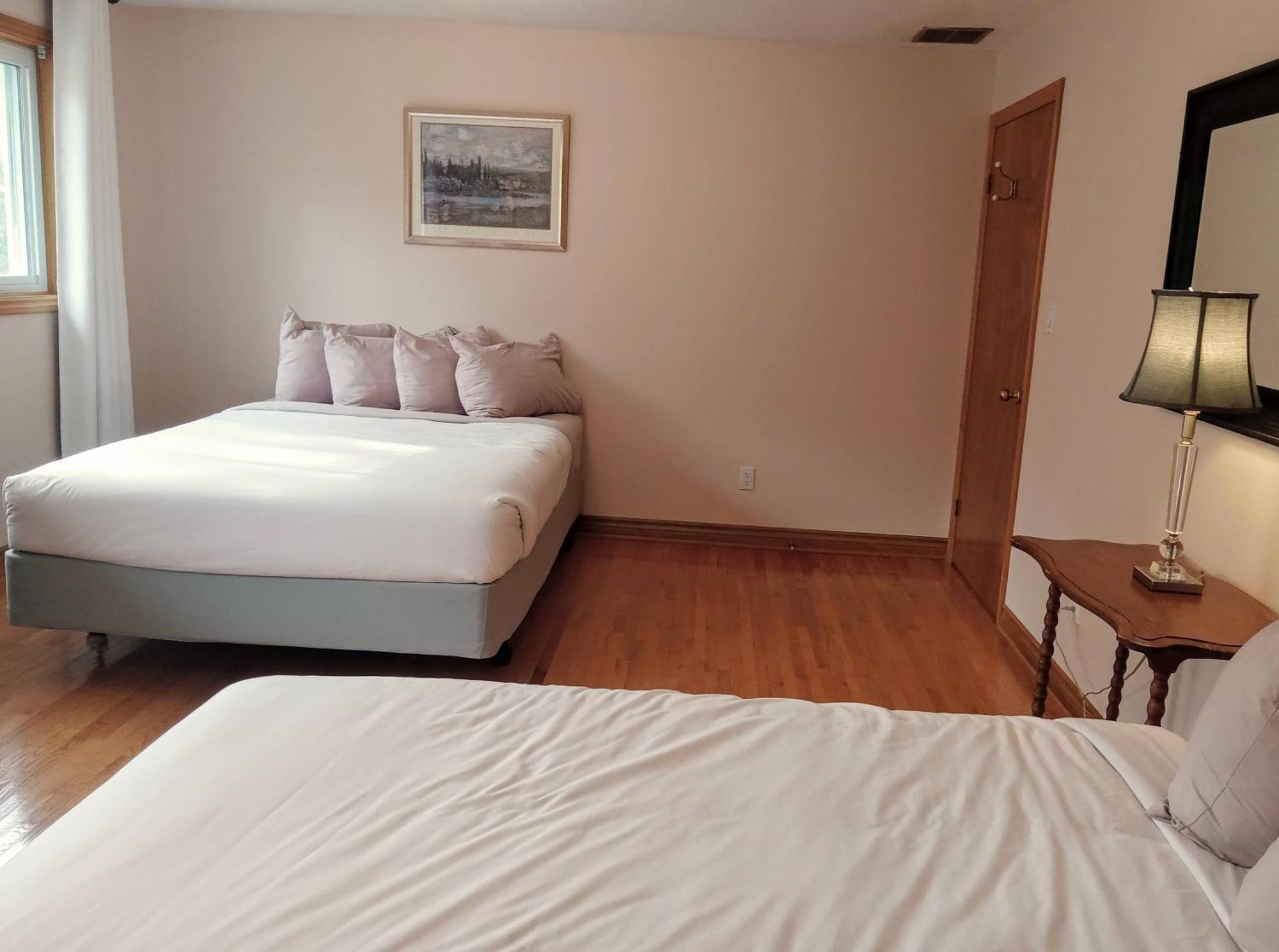 Hotel Wolfe Island