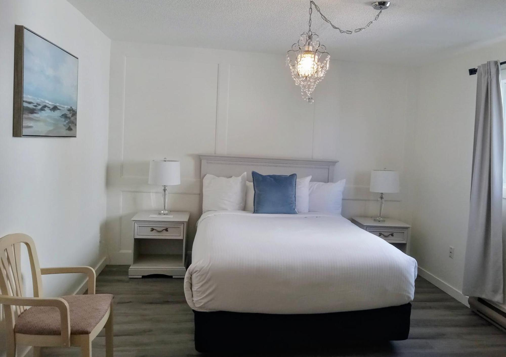 Hotel Wolfe Island *
